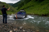 Discovery Sport без всякого шноркеля ­преодолевает брод глубиной до 600 мм. Среди кроссоверов таких «водоплавающих» поискать!