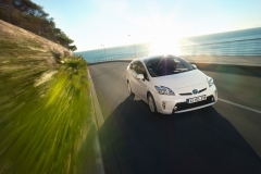 Toyota Prius стремится к молодежи