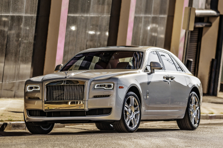 У 18-летнего парня в Москве угнали Rolls-Royce