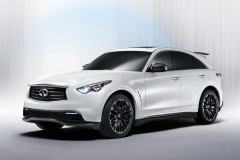 300 км/ч едет Infiniti FX Себастьяна Феттеля