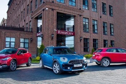 Большой тест: Mercedes-Benz GLA, Mini Countryman, Infiniti QX30