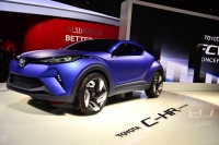 Toyota привезла в Париж кроссовер C-HR