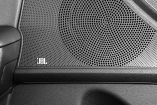 Аудиосистема JBL с семью динамиками мощностью 320 Вт доступна только в комплектации Premium+
