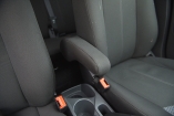 Ford EcoSport / Спасибо, что для водителя предусмотрен хотя бы такой подлокотник, и его не приходится приобретать у дилера как аксессуар, ведь продавцы безбожно накручивают на «допах»