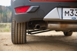 Ford EcoSport / Номинально у Ecosport  одна из лучших «геометрических проходимостей» в классе, однако картину портят стойка стабилизатора и рычаг подвески