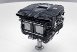 Две технологии  дебютировали на турбомоторе AMG:  Twin-scroll и отключения  половины цилиндров при частичных нагрузках.  Первая за счет  «выпрямления» давления  наддува обеспечивает  прирост тяги на низких  оборотах и быстроту  отклика двигателя,  а втора