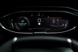 Симпатичная приборная панель i-Cockpit, конфигурацию которой можно выбирать самому, и мультимедийка с восьмидюймовым сенсорным дисплеем входят в стандартное оснащение