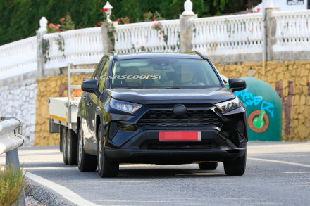 Популярный кроссовер Toyota стал подзаряжаемым гибридом