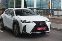Lexus UX: цены, комплектации, первые впечатления