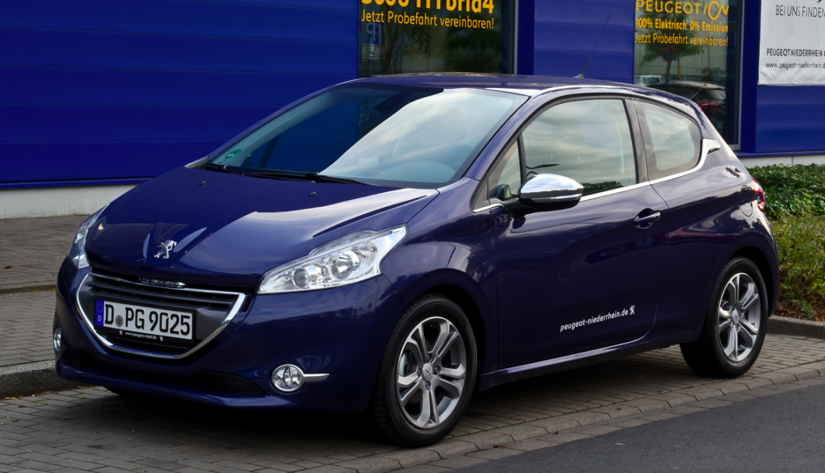 PEUGEOT 208: отзыв автовладельца: Андрей