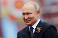Путин разрешил патриотам украшать автомобили стикерами