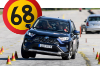 Неуклюжий Toyota RAV4 не будет продаваться в России