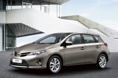 Toyota Auris от 735 000 рублей