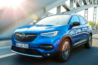 Opel вернулся в Россию с кроссовером и минивэном