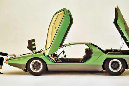 Алфавит: Alfa Romeo 33 Carabo Bertone