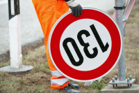 Депутаты против зеленых: автобаны пока останутся безлимитными