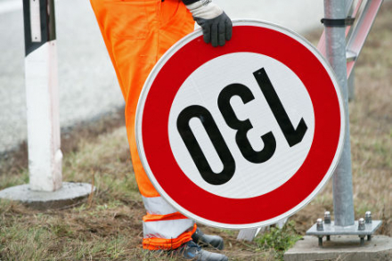 Депутаты против зеленых: автобаны пока останутся безлимитными