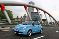Fiat 500 вышел с 0,9-литровым мотором (видео)